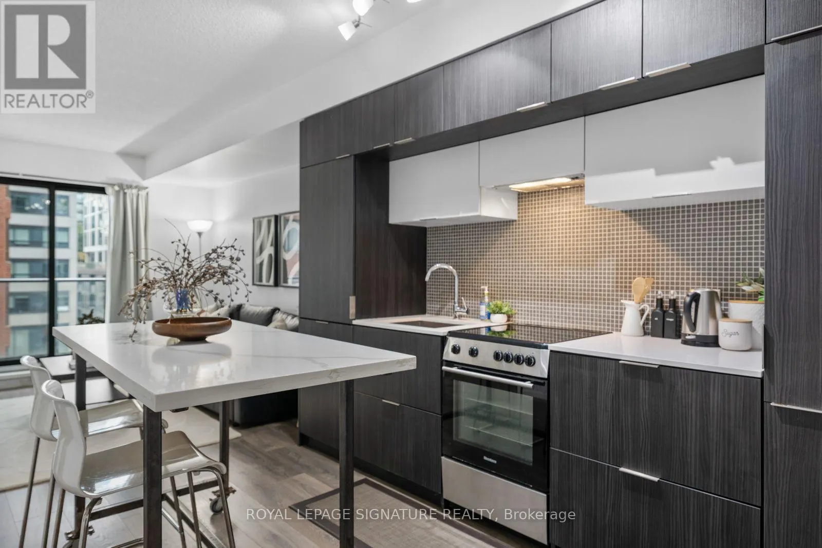 505 - 159 DUNDAS STREET E