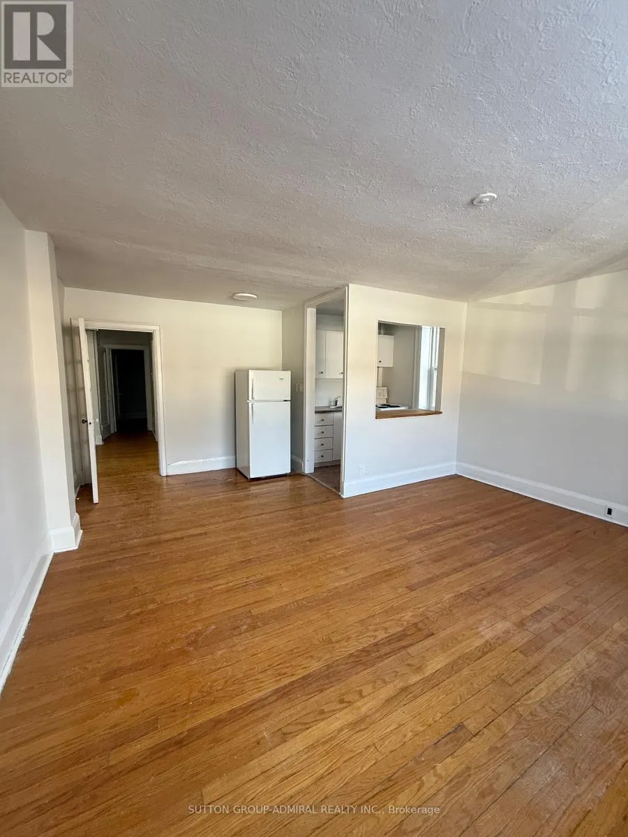 6 - 464 SPADINA ROAD
