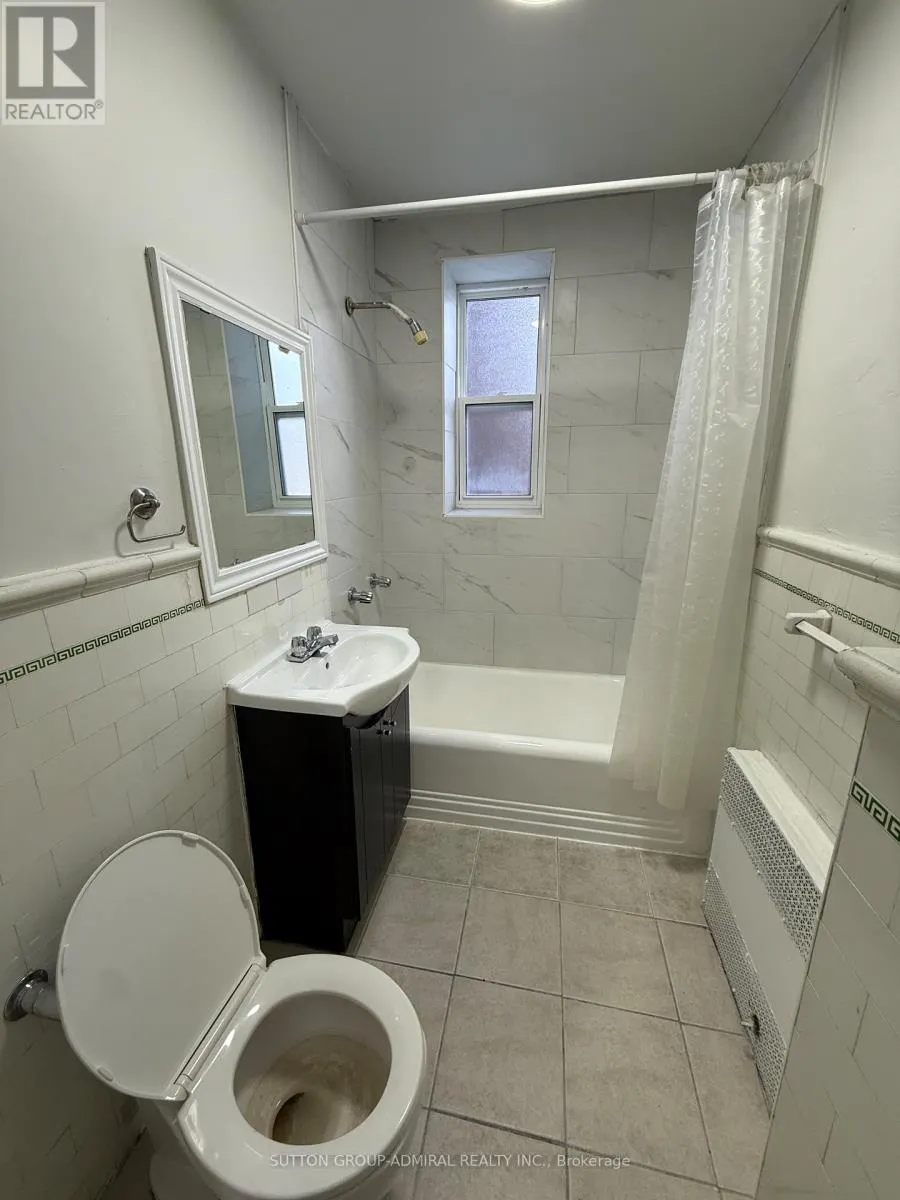 6 - 464 SPADINA ROAD