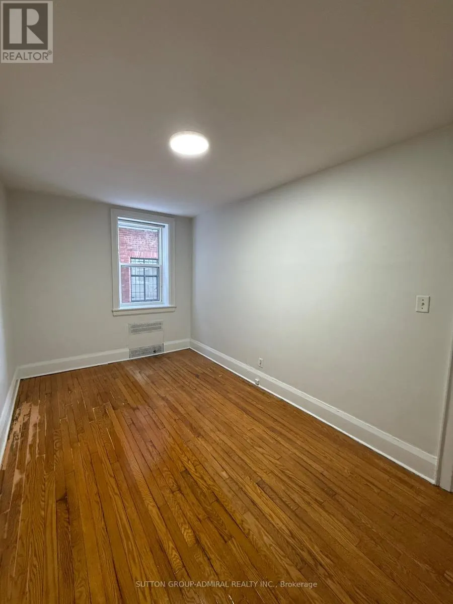 6 - 464 SPADINA ROAD