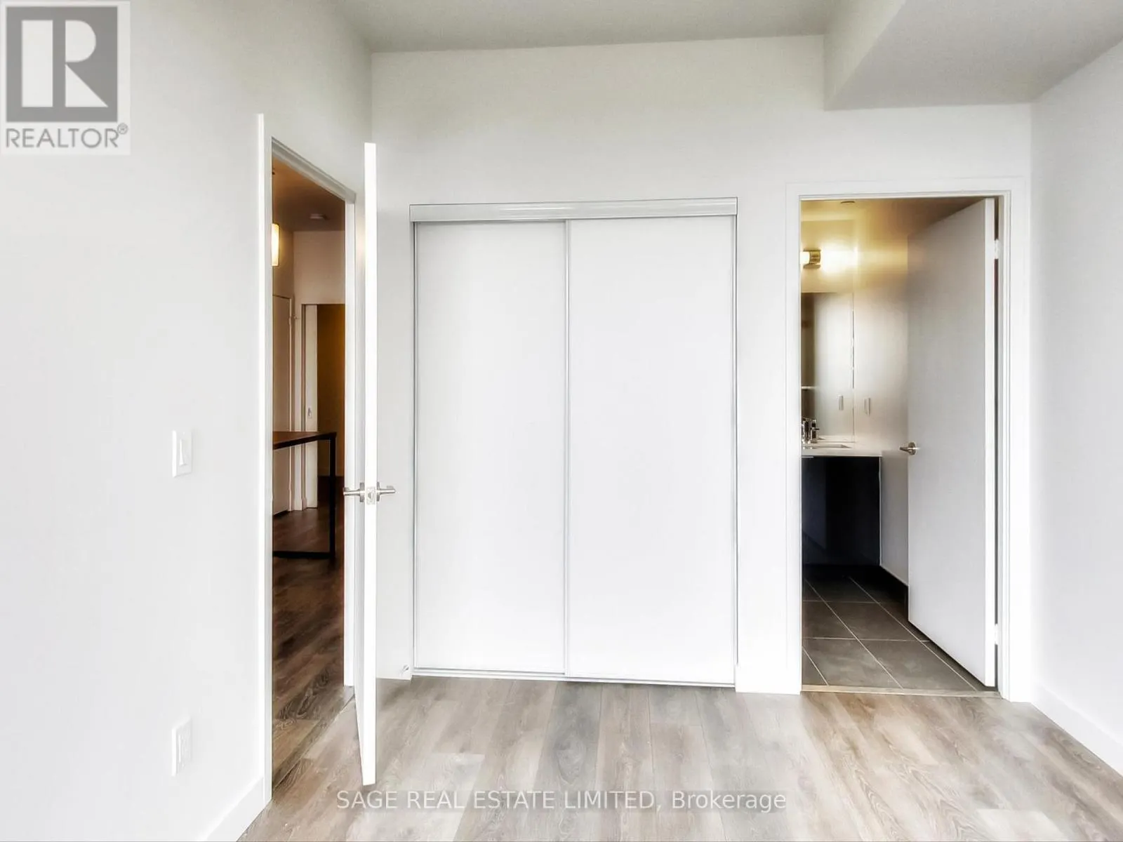 5012 - 8 EGLINTON AVENUE E