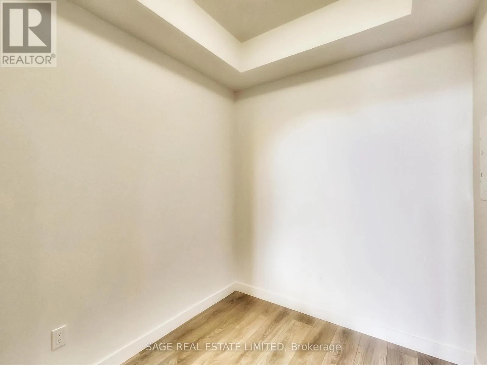 5012 - 8 EGLINTON AVENUE E