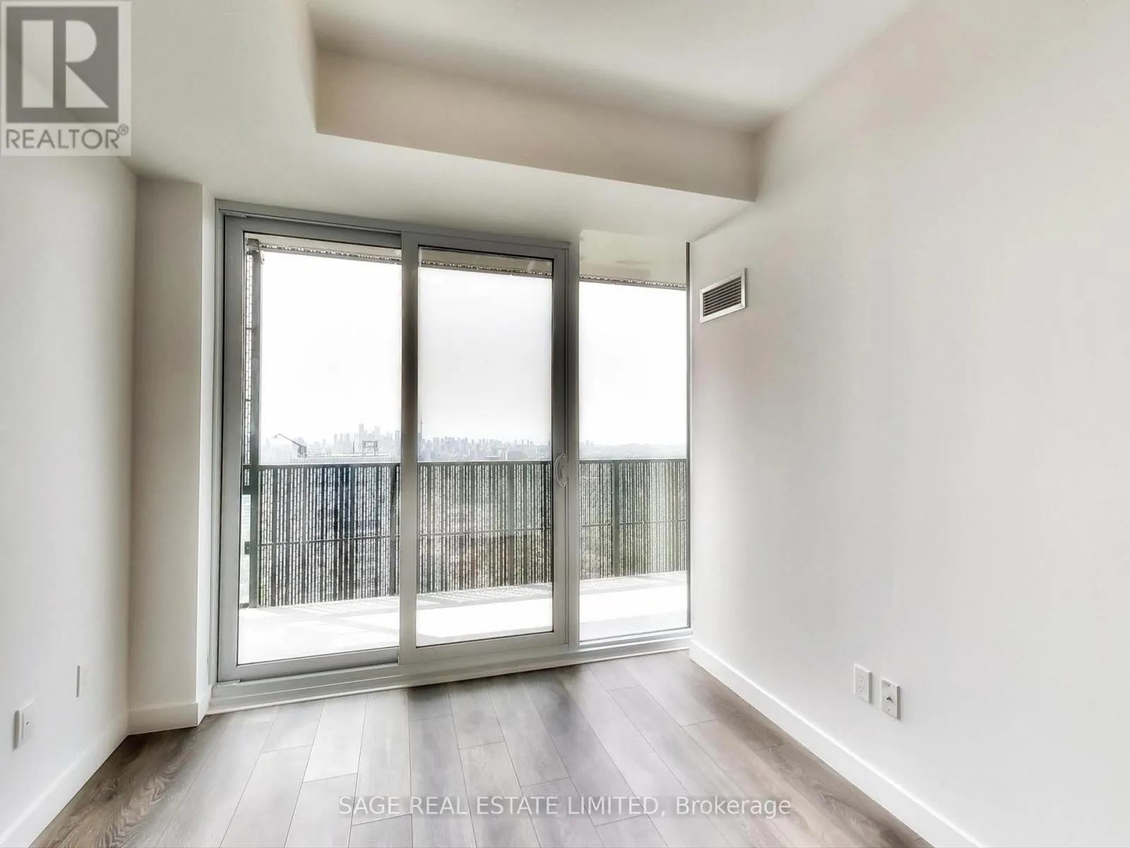 5012 - 8 EGLINTON AVENUE E
