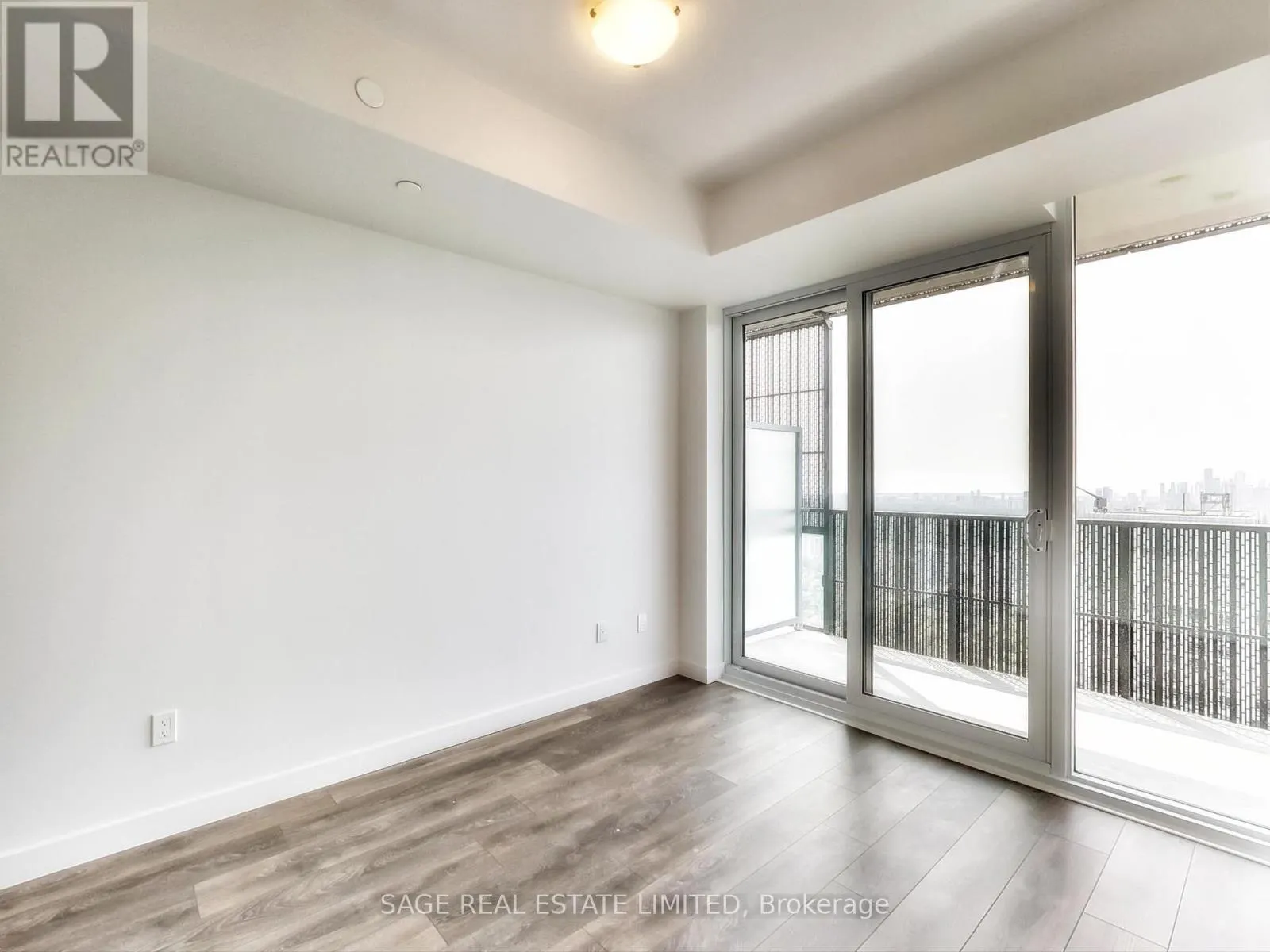 5012 - 8 EGLINTON AVENUE E