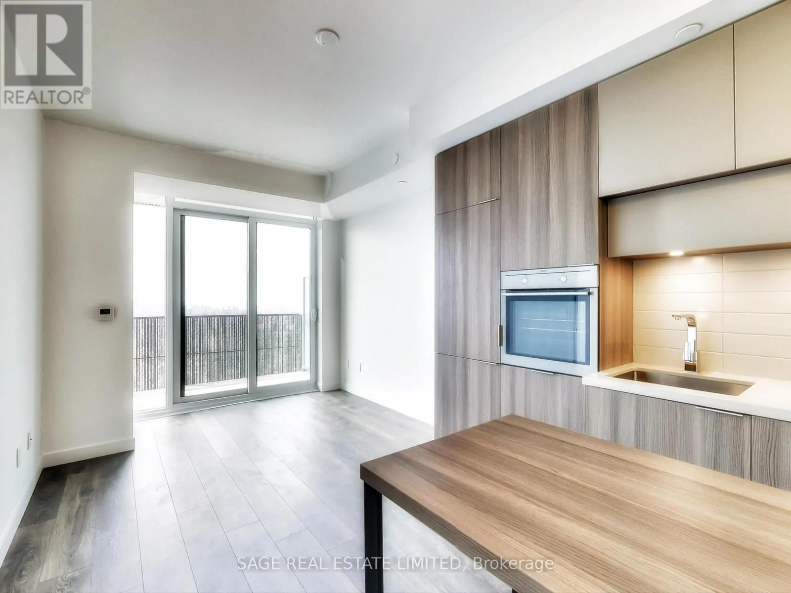 5012 - 8 EGLINTON AVENUE E