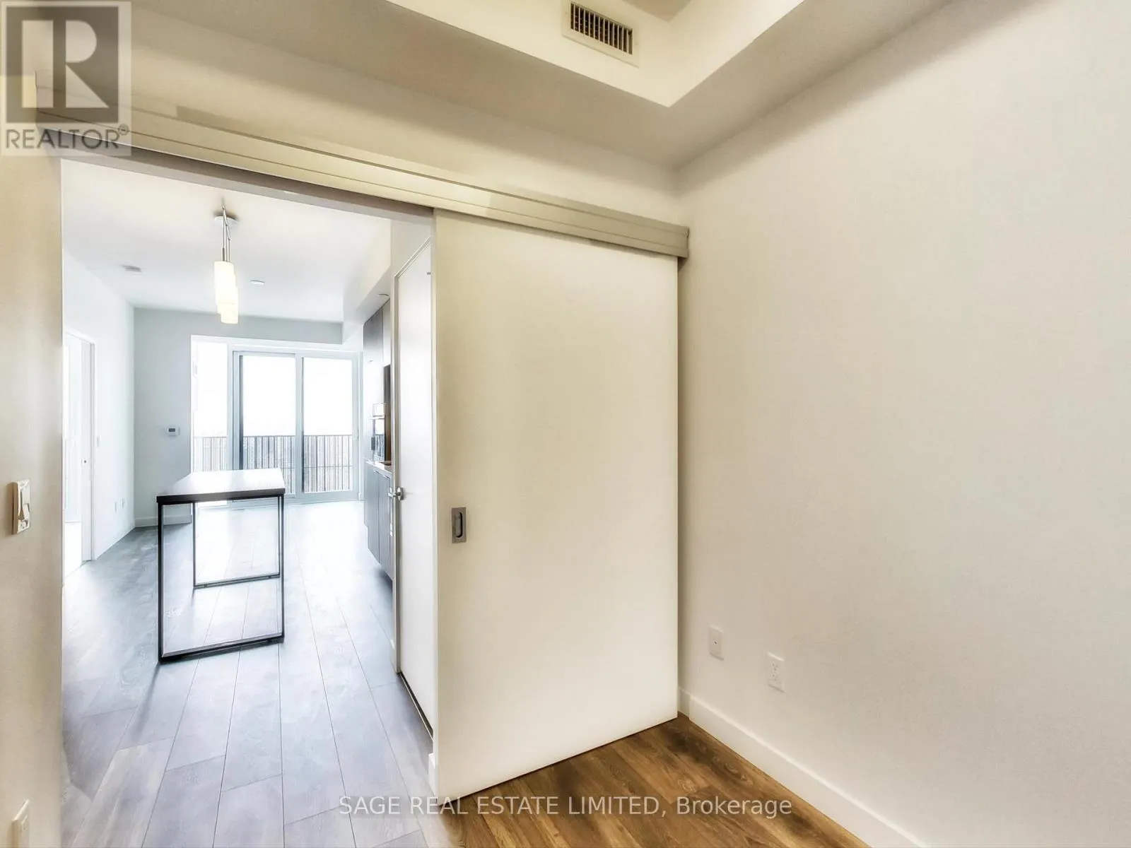 5012 - 8 EGLINTON AVENUE E