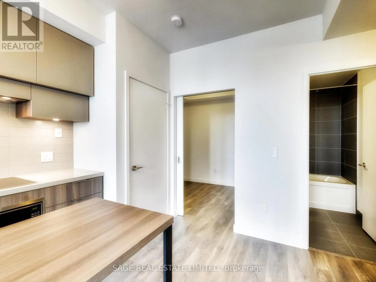 5012 - 8 EGLINTON AVENUE E