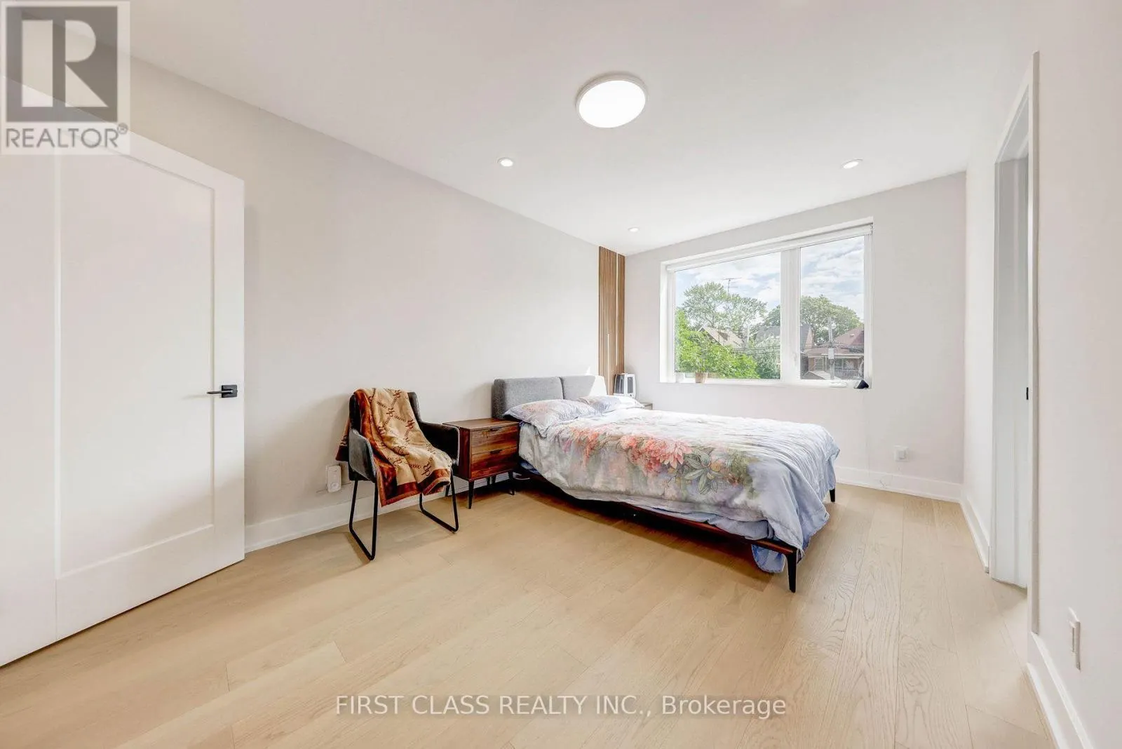 ENSUITE 2 - 431 ROXTON ROAD