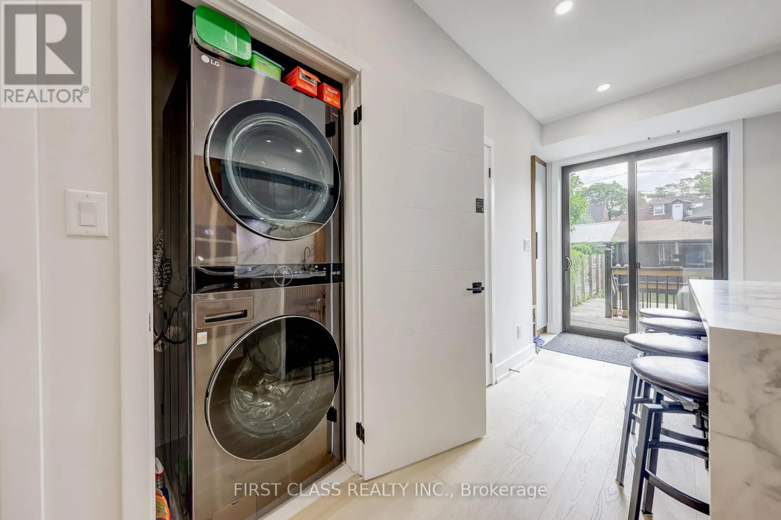 ENSUITE 2 - 431 ROXTON ROAD