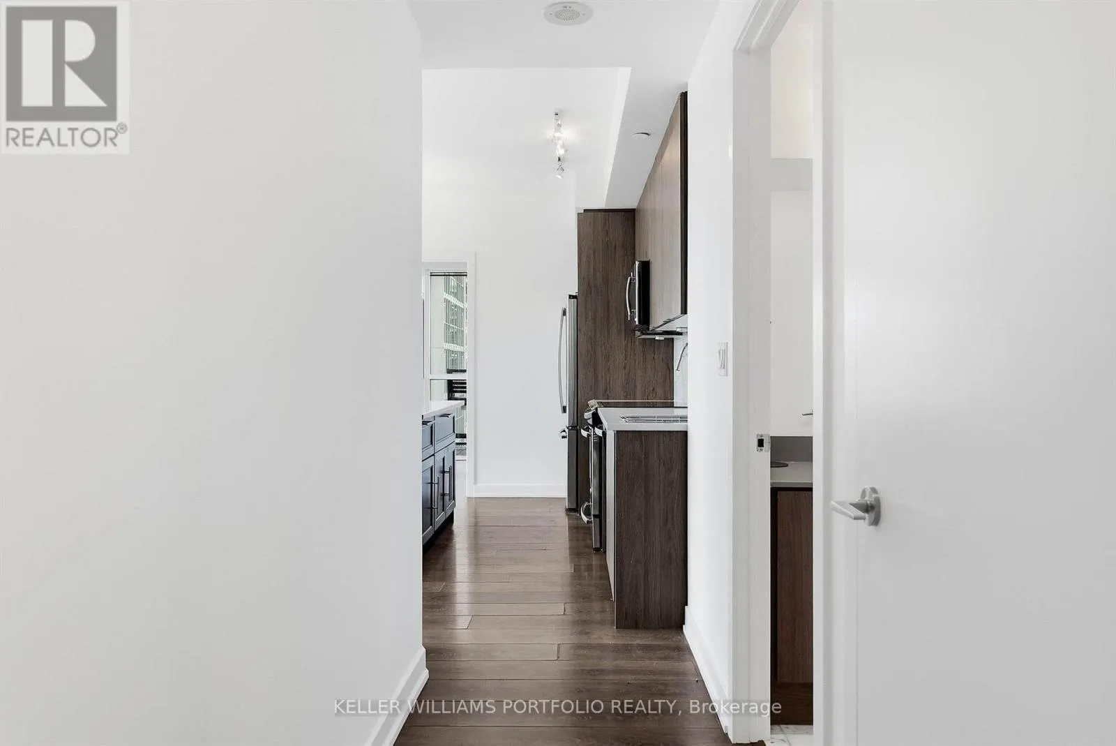 1009 - 50 BRUYERES MEWS