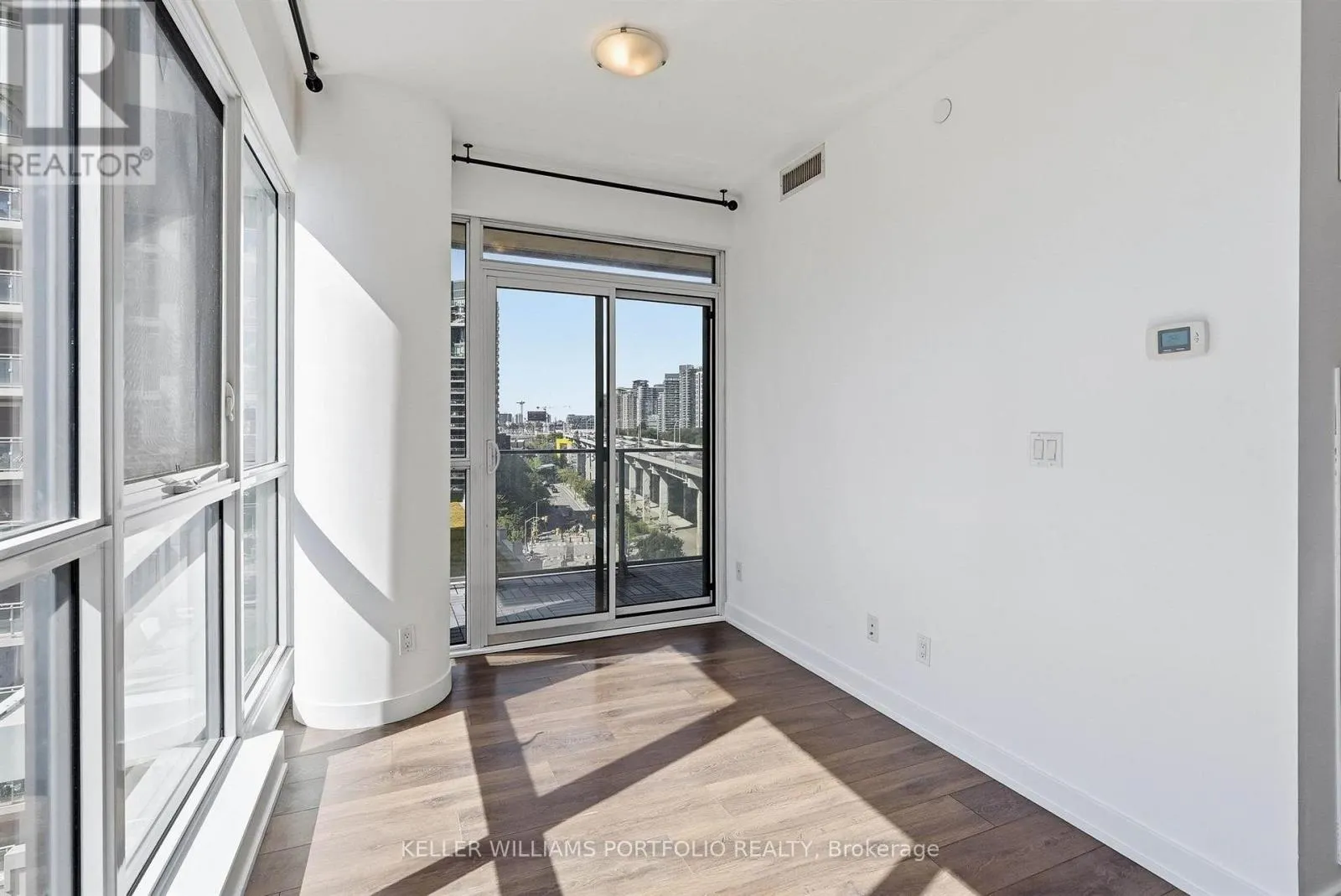 1009 - 50 BRUYERES MEWS