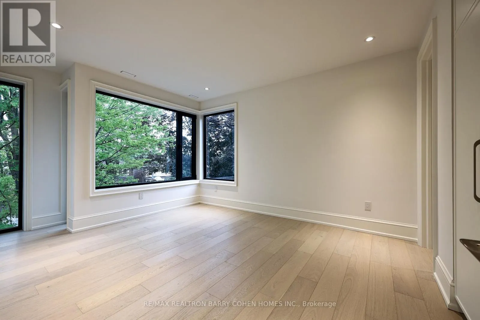 39 CHUDLEIGH AVENUE