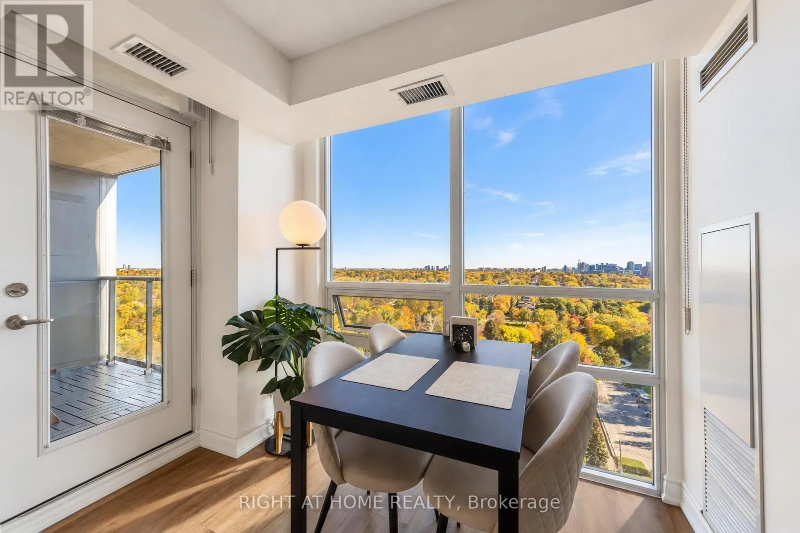2022 - 35 HOLLYWOOD AVENUE