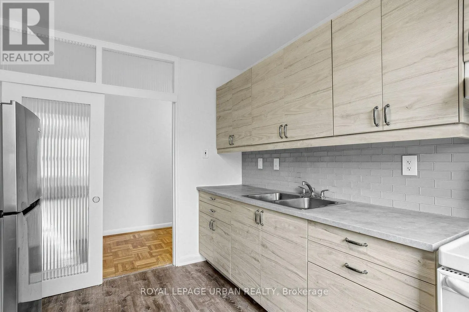 17 - 8 CORINTH GARDENS