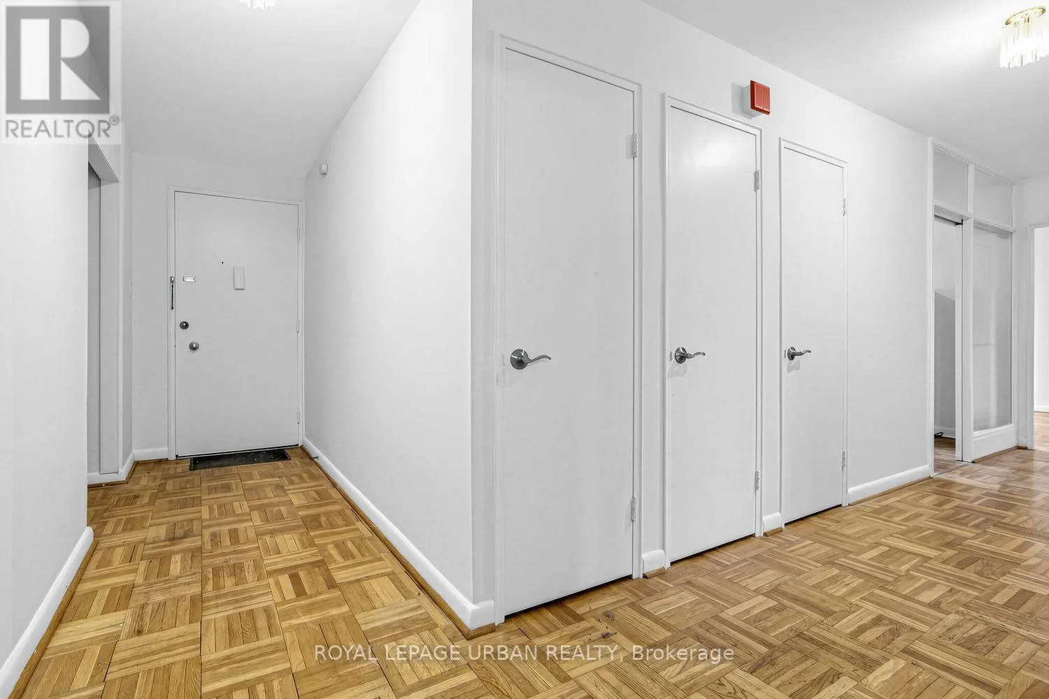 17 - 8 CORINTH GARDENS
