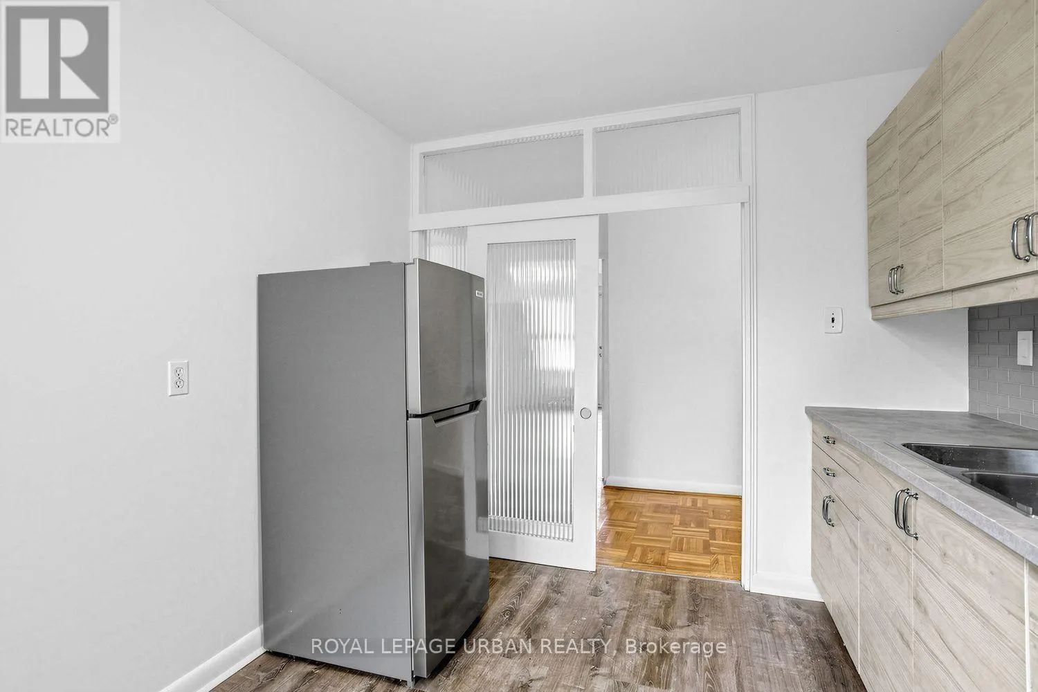 17 - 8 CORINTH GARDENS