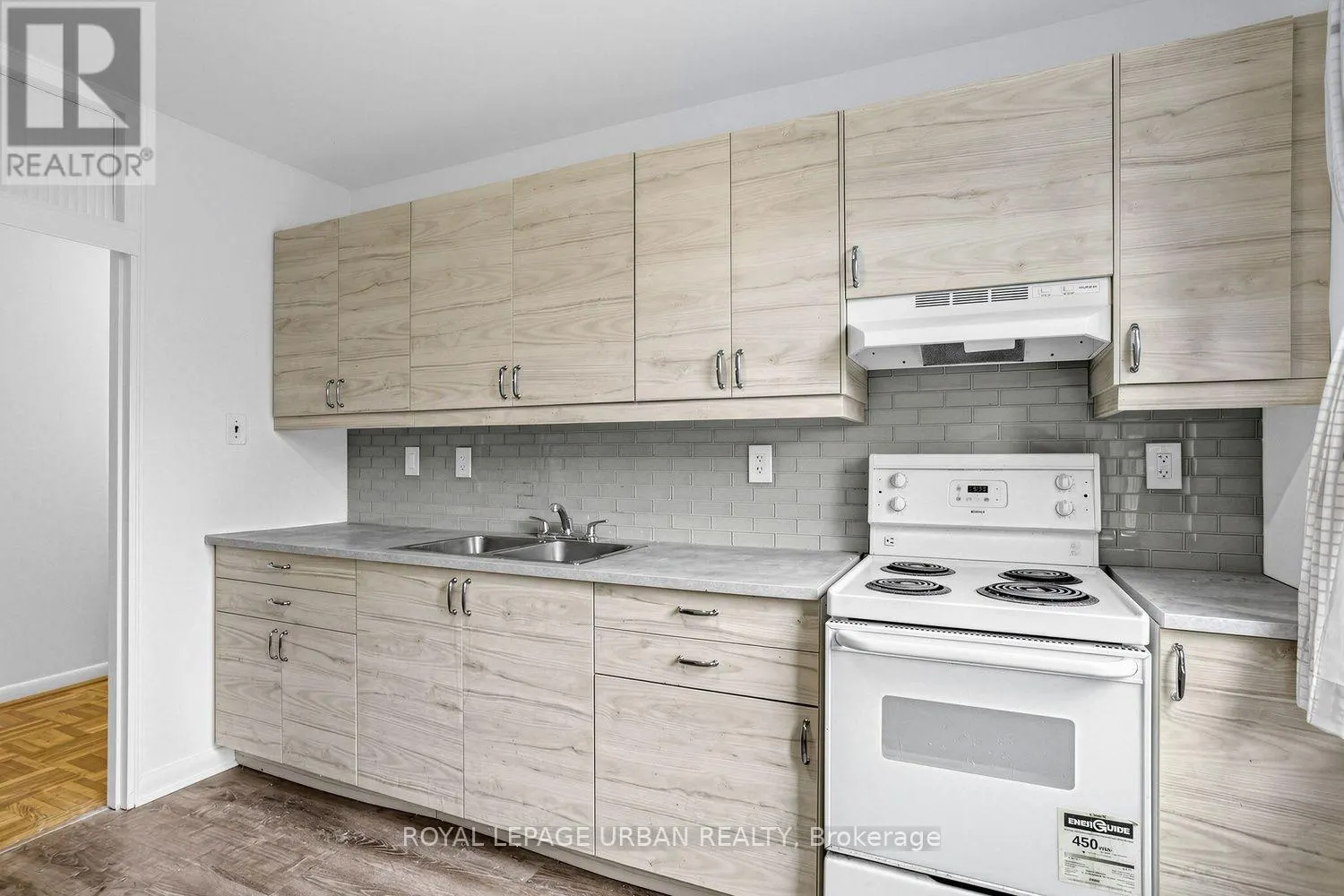 17 - 8 CORINTH GARDENS