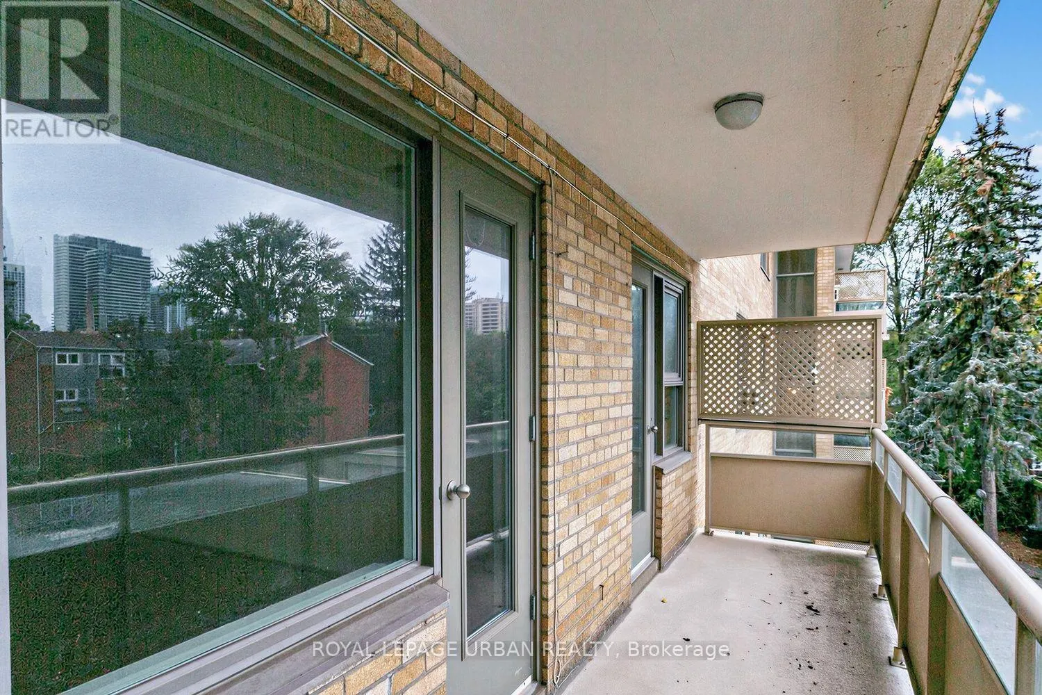 17 - 8 CORINTH GARDENS