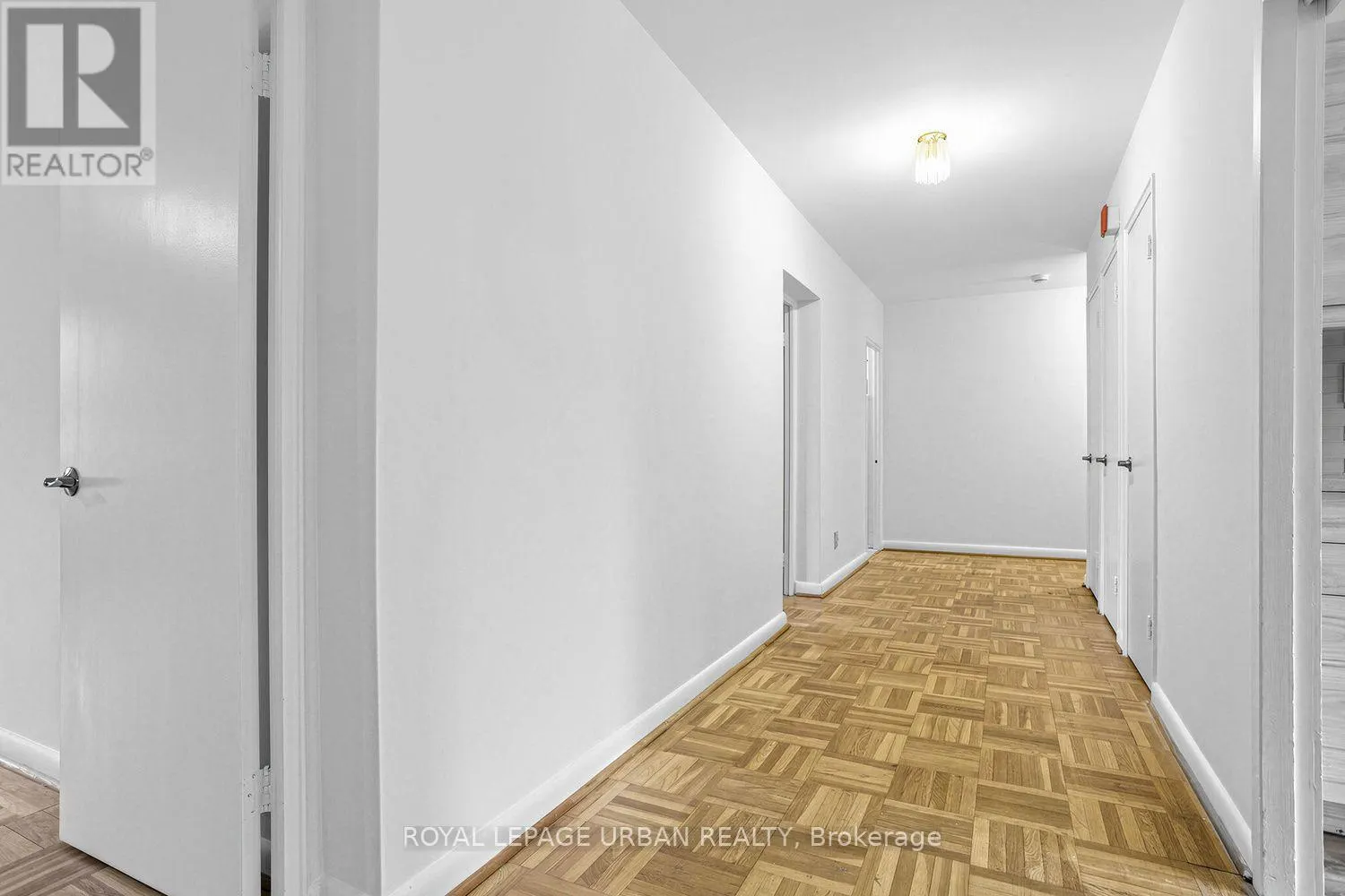 17 - 8 CORINTH GARDENS