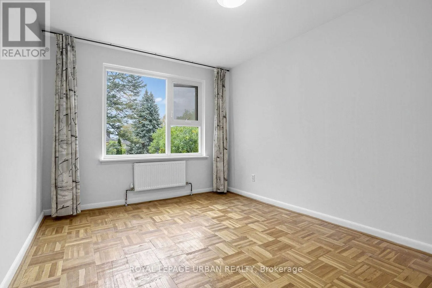 17 - 8 CORINTH GARDENS