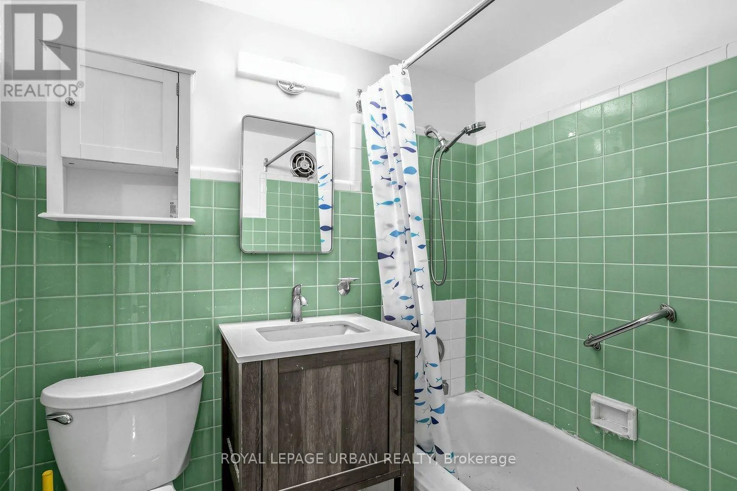 17 - 8 CORINTH GARDENS