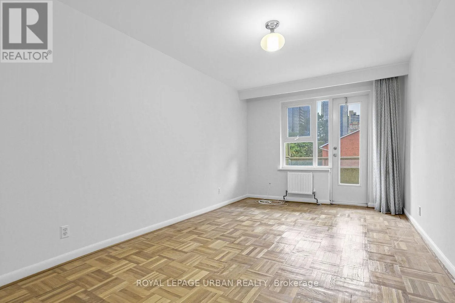 17 - 8 CORINTH GARDENS