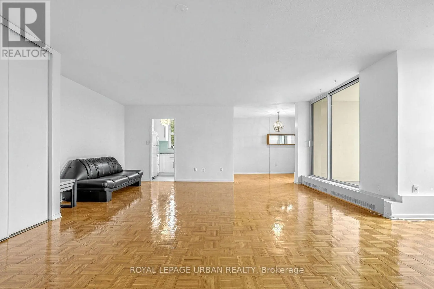403 - 60 PAVANE LINKWAY