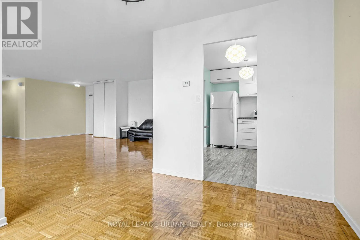 403 - 60 PAVANE LINKWAY