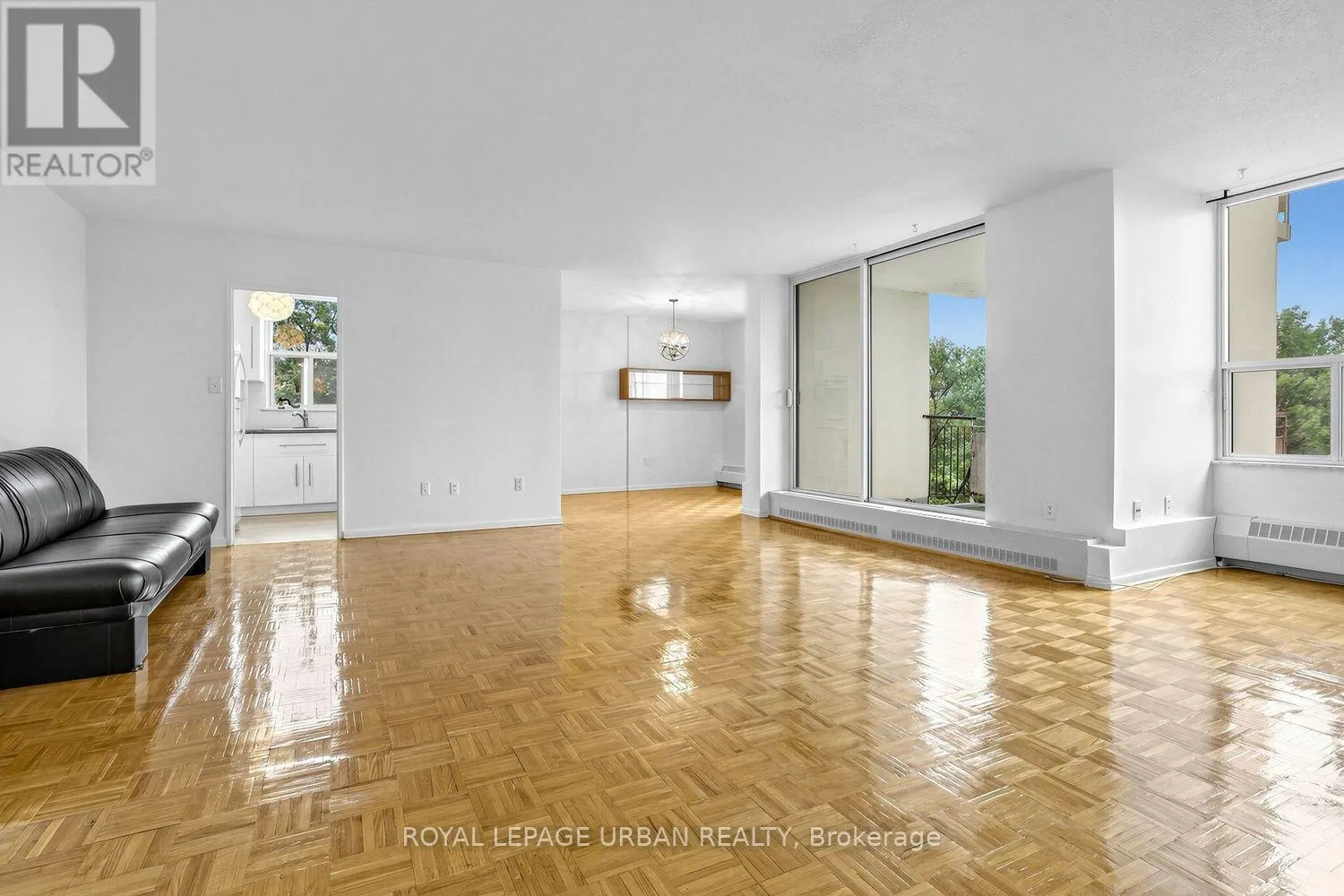 403 - 60 PAVANE LINKWAY