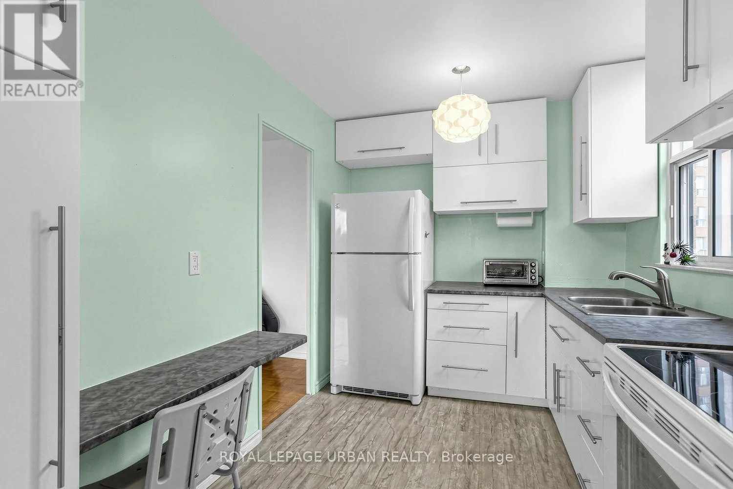 403 - 60 PAVANE LINKWAY
