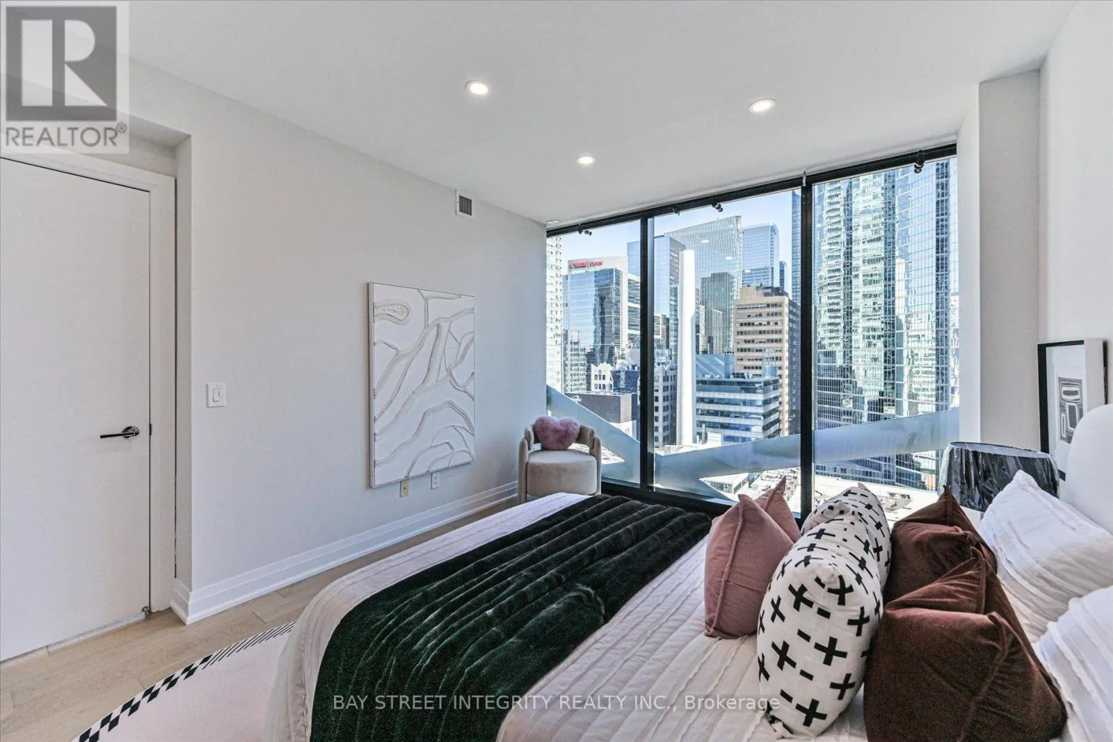 1403 - 224 KING STREET W