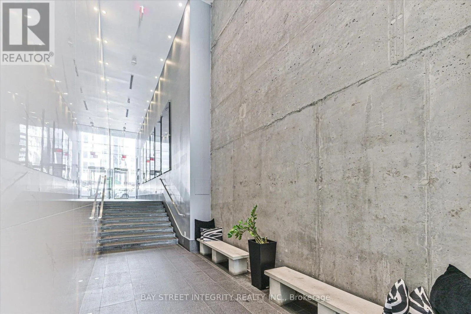1403 - 224 KING STREET W