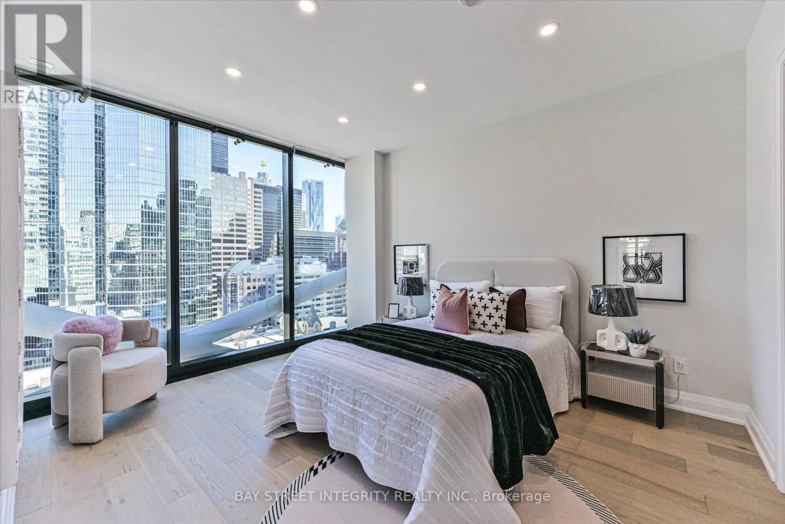 1403 - 224 KING STREET W