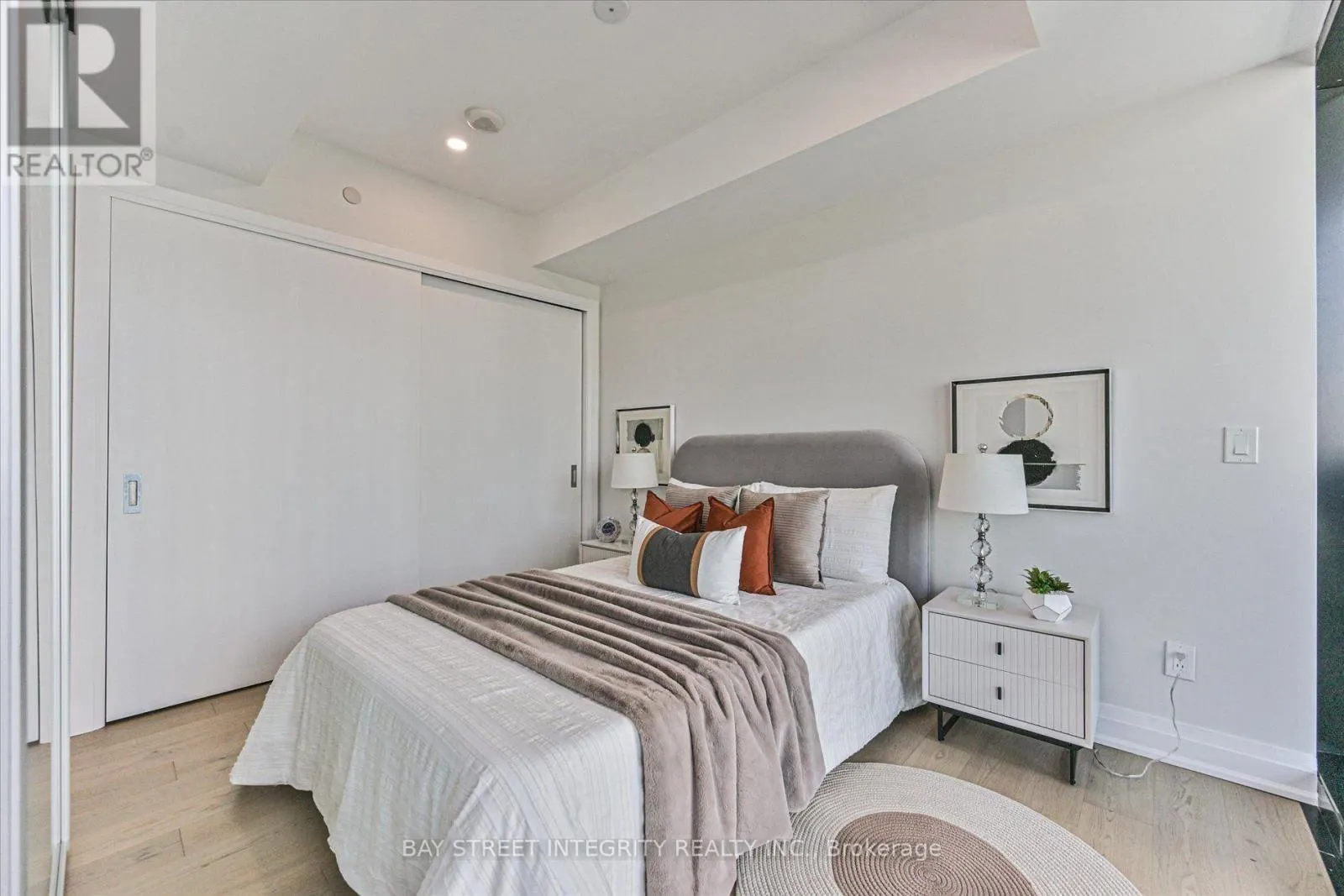 1403 - 224 KING STREET W