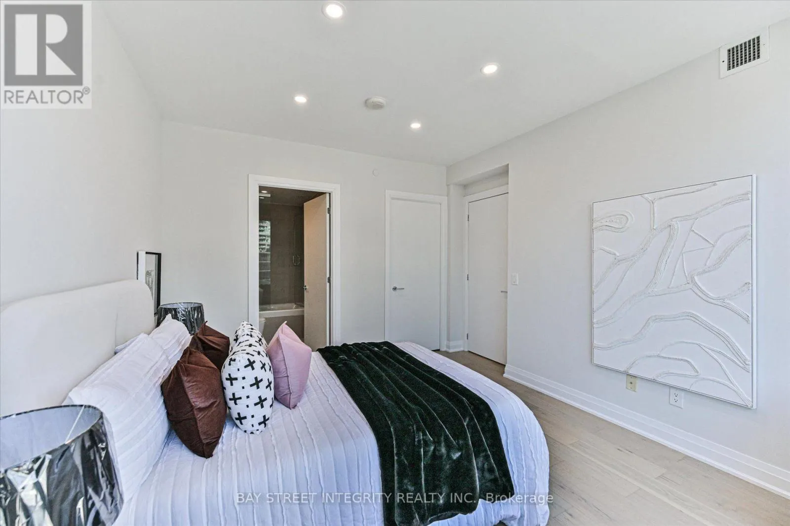 1403 - 224 KING STREET W