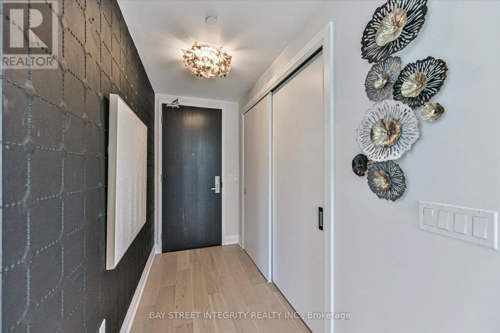 1403 - 224 KING STREET W