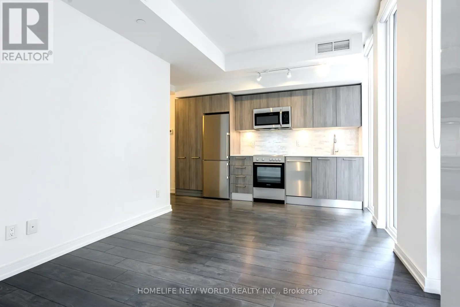 901 - 28 WELLESLEY STREET E