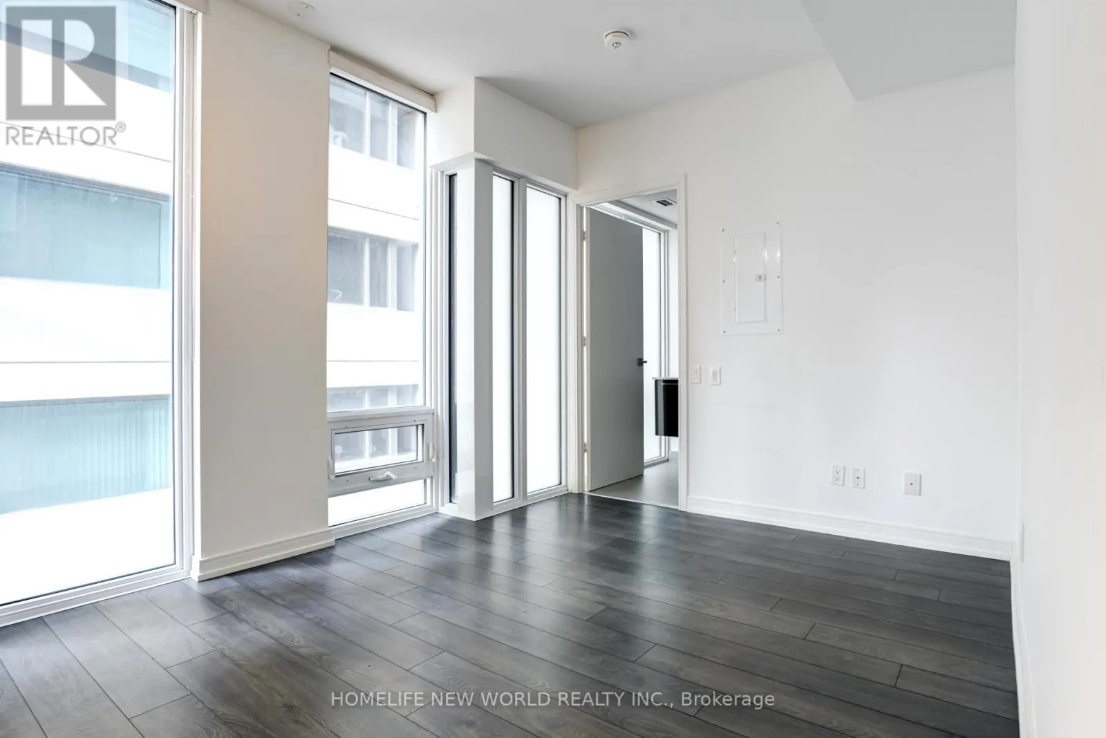 901 - 28 WELLESLEY STREET E