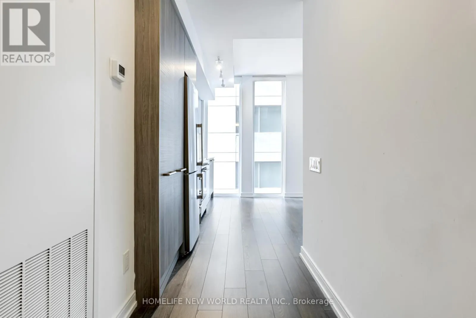 901 - 28 WELLESLEY STREET E