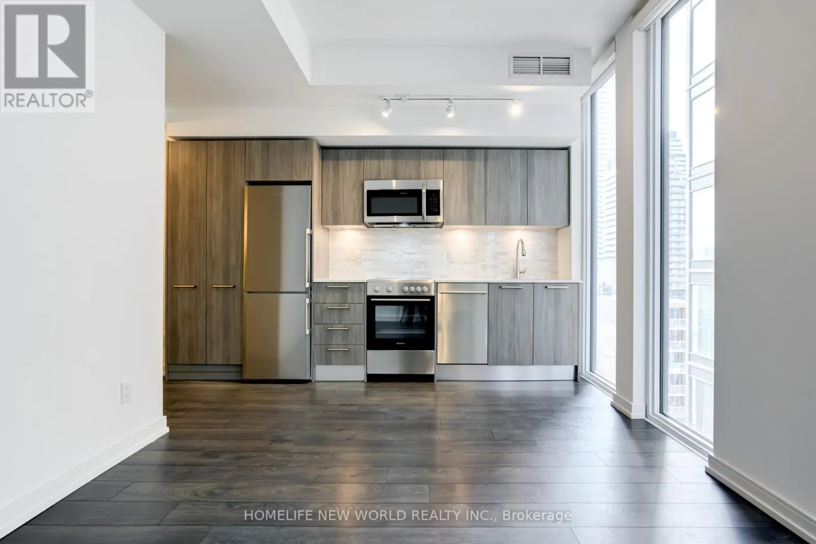 901 - 28 WELLESLEY STREET E
