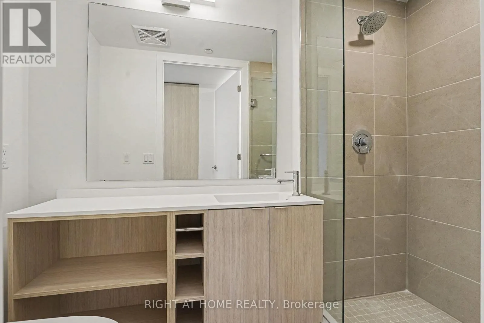 1203 - 100 QUEEN STREET E