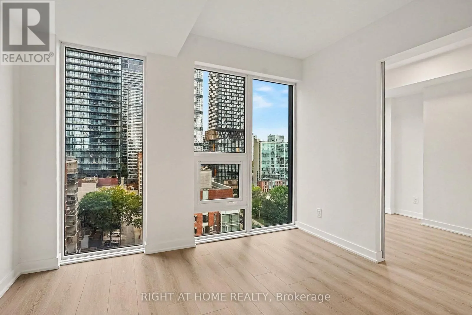 1203 - 100 QUEEN STREET E