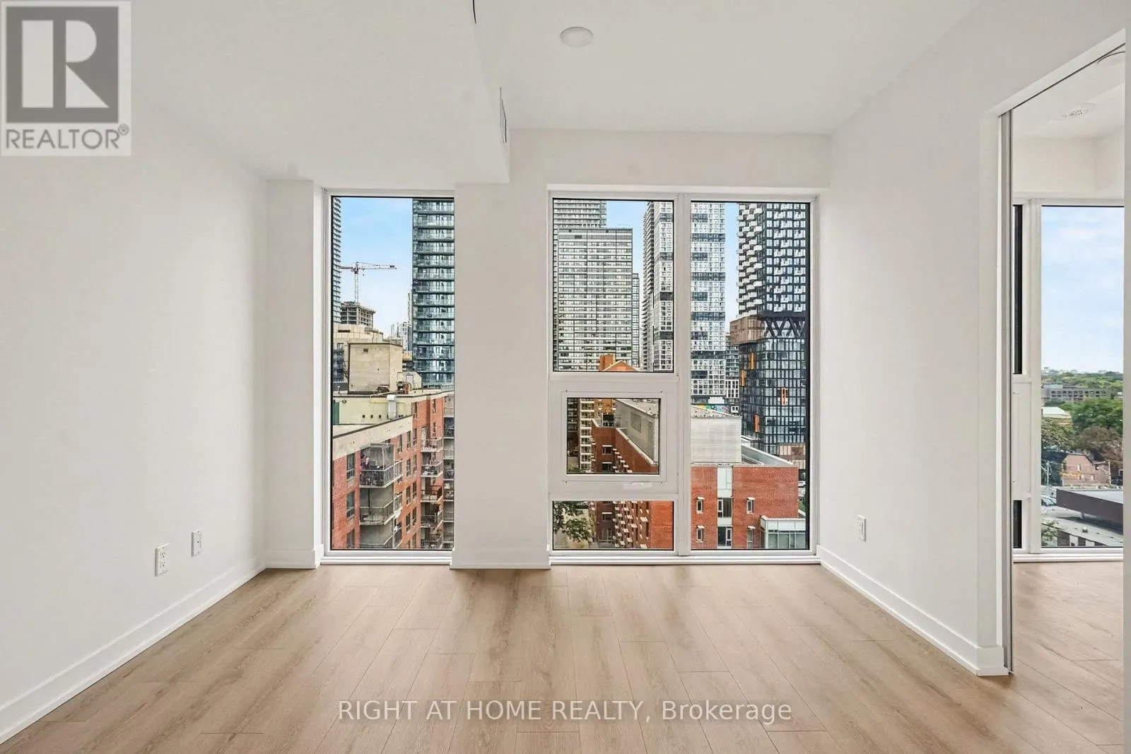 1203 - 100 QUEEN STREET E