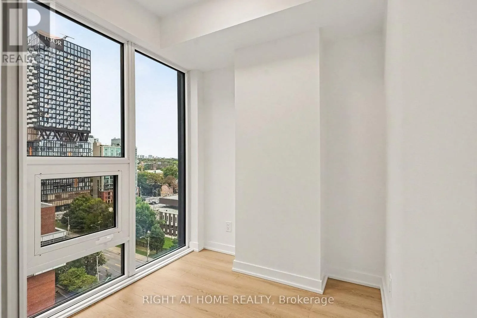 1203 - 100 QUEEN STREET E