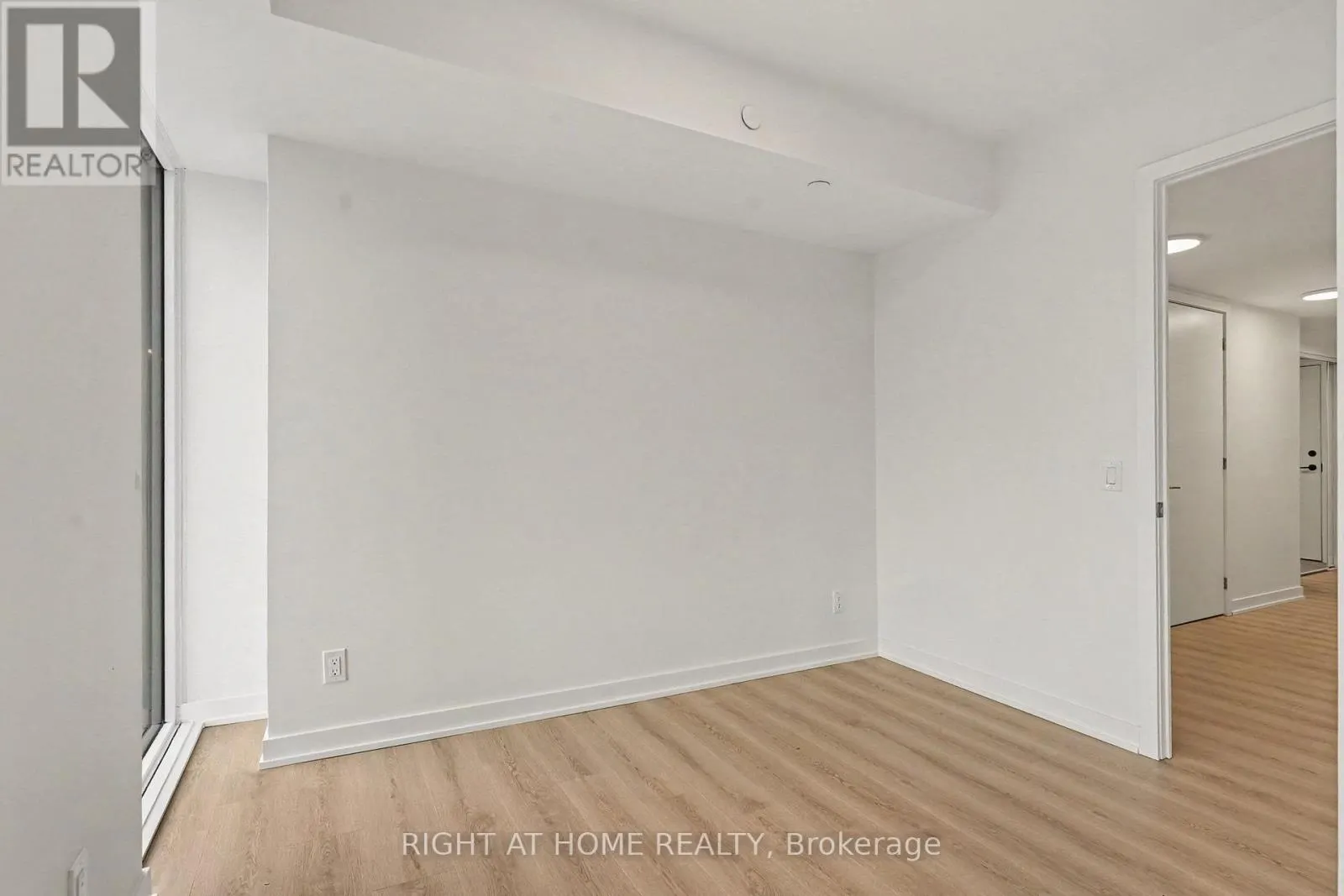 1203 - 100 QUEEN STREET E