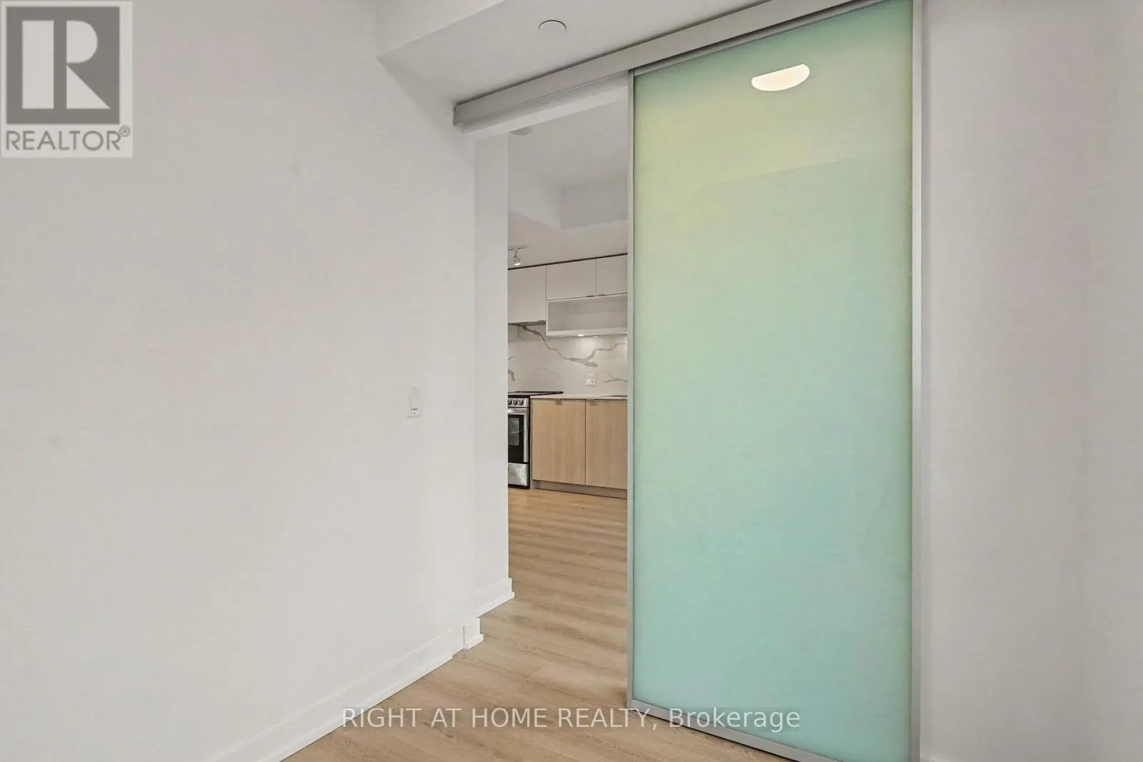 1203 - 100 QUEEN STREET E