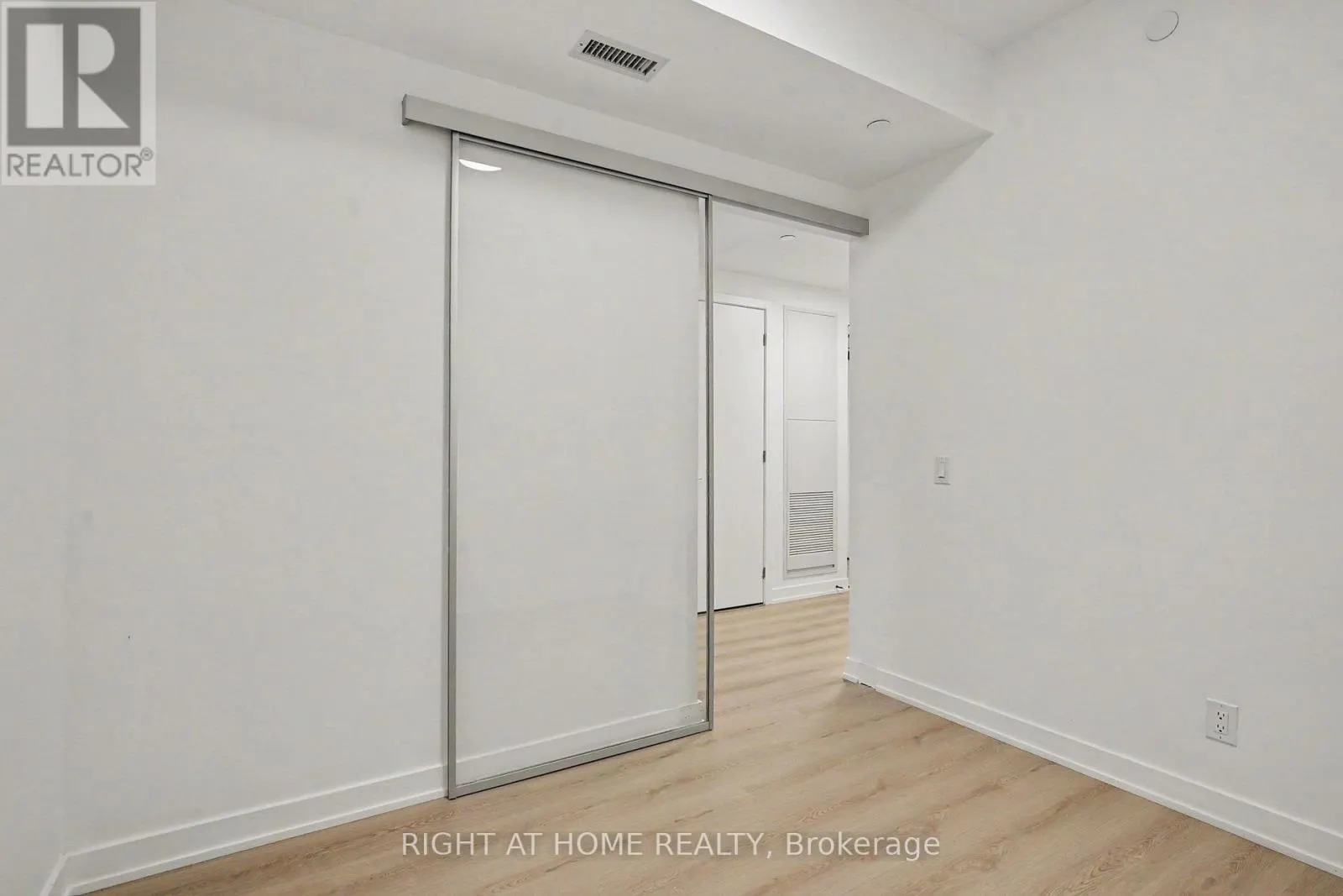 3009 - 100 QUEEN STREET E