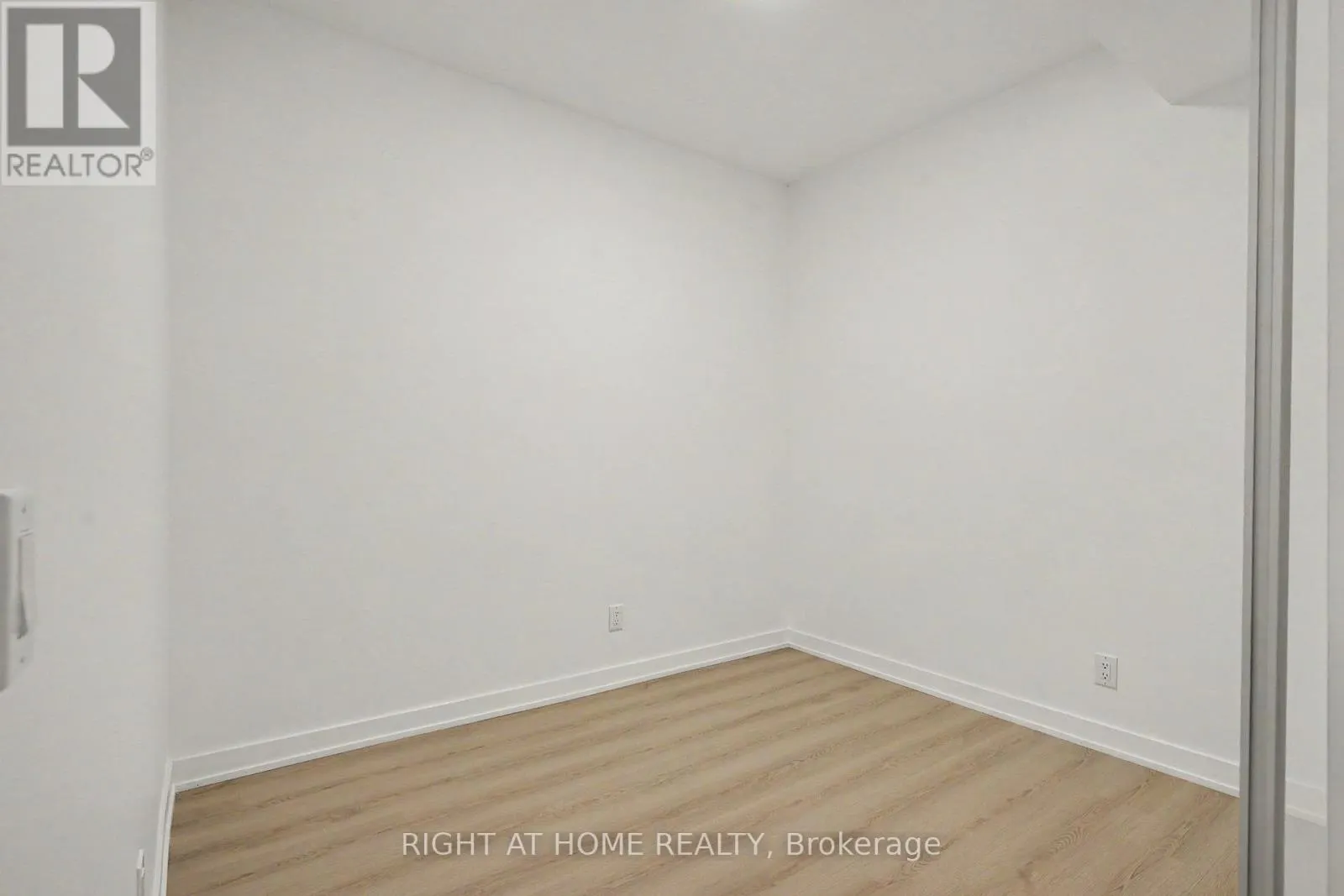 3009 - 100 QUEEN STREET E