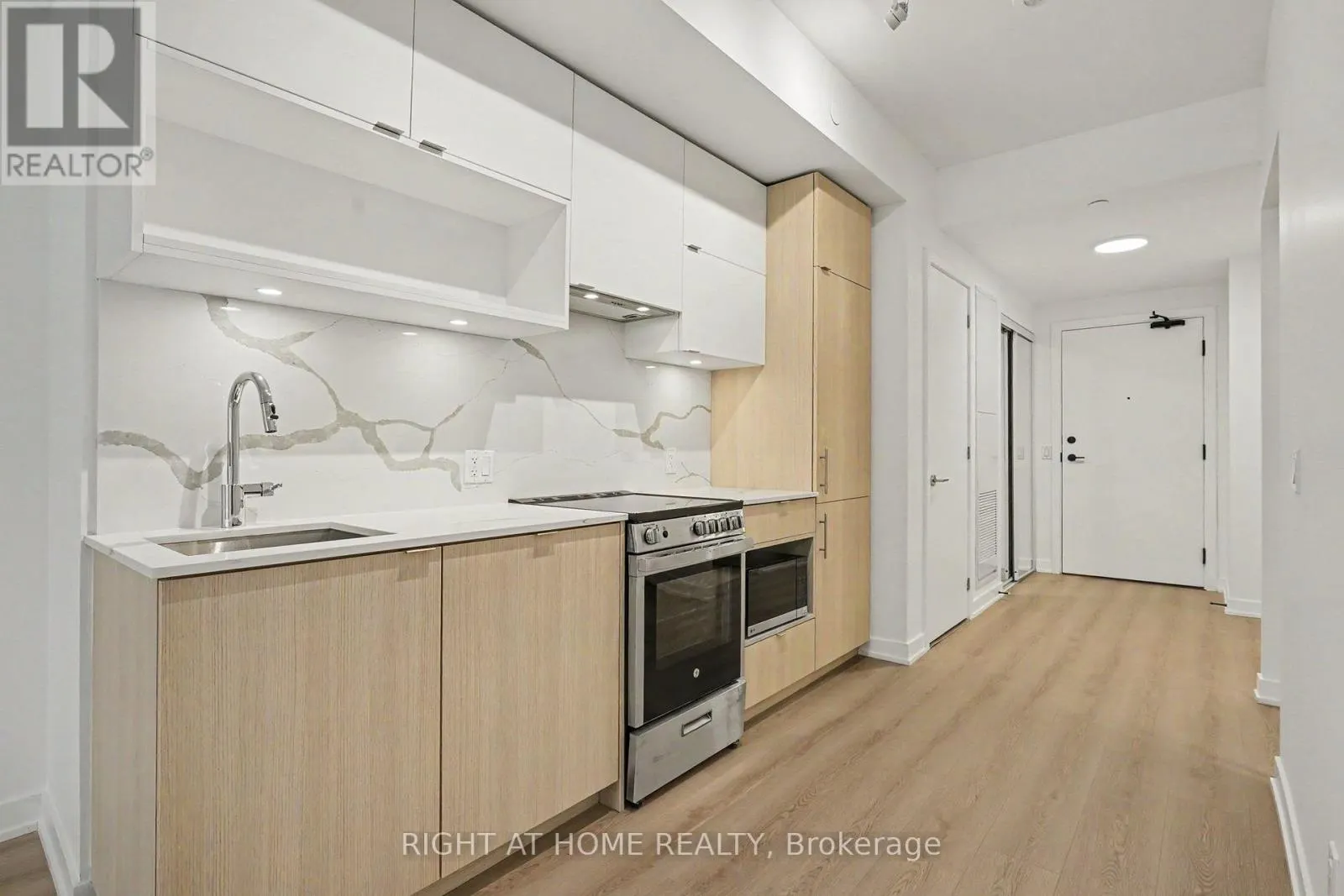 3009 - 100 QUEEN STREET E