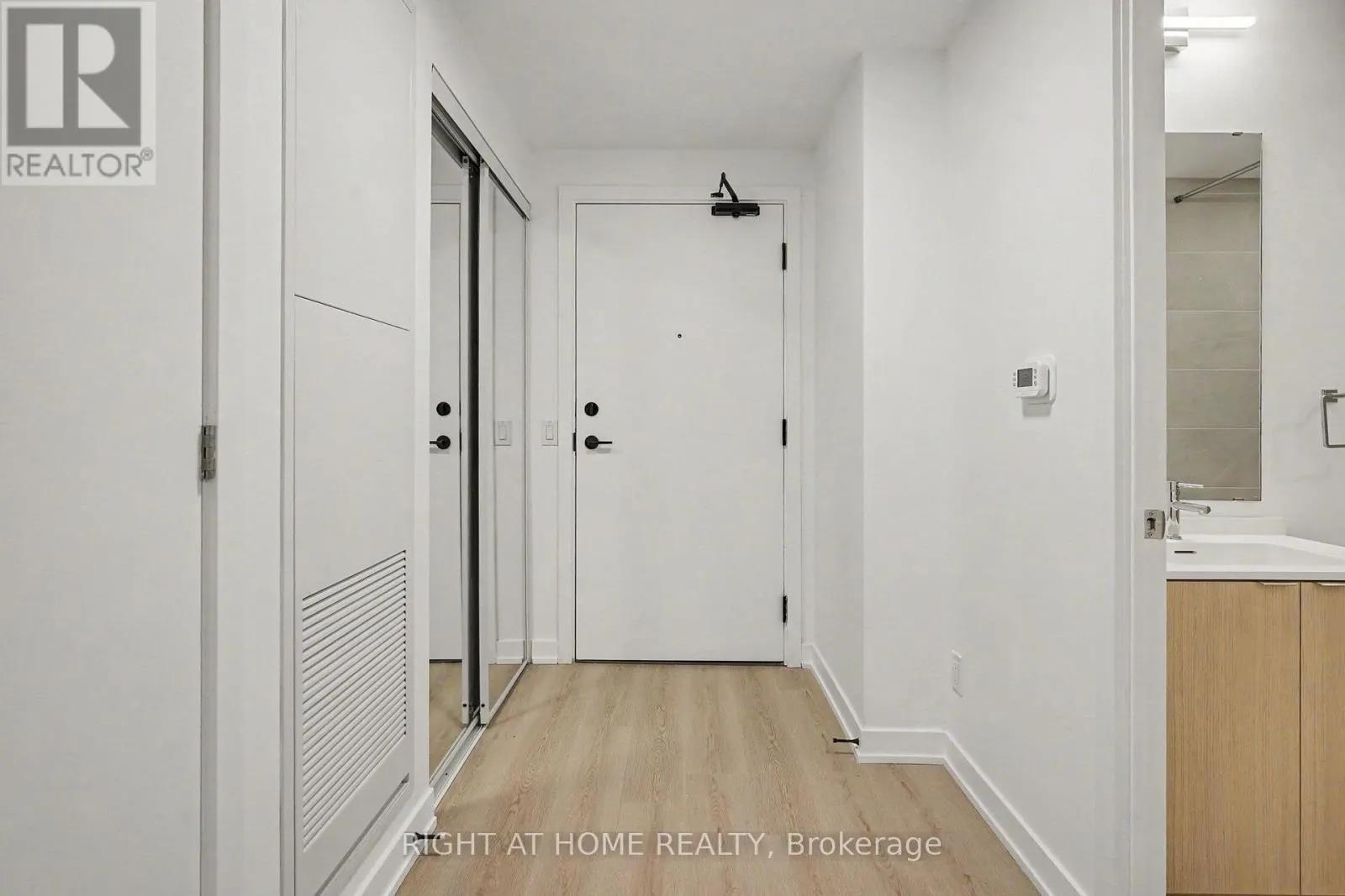 3009 - 100 QUEEN STREET E